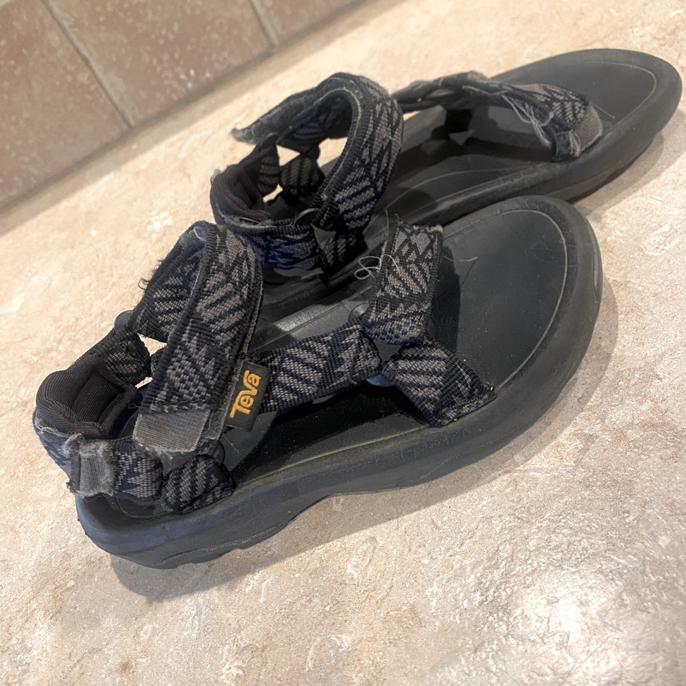 Boys Teva sandals size 13/1